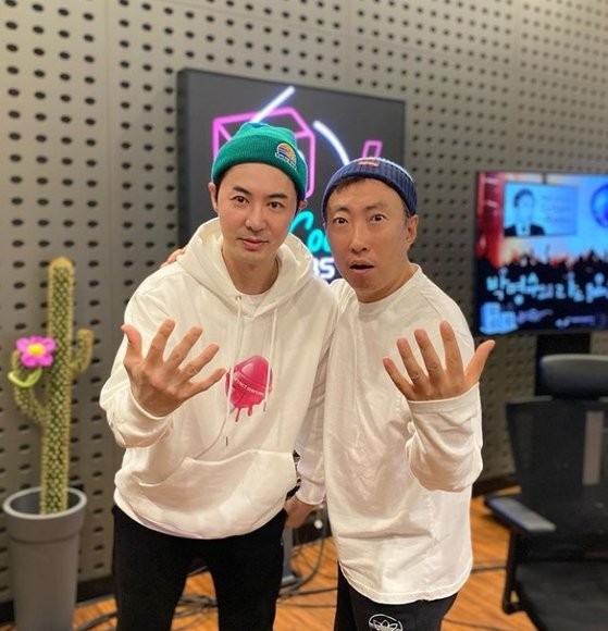 박명수의 라디오쇼, 부캐릭터 윤성호 등장! 뉴진스님으로 대적 받는 사연 공개