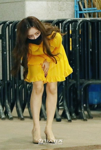 [포토] 은가은, 폴더인사 하며
