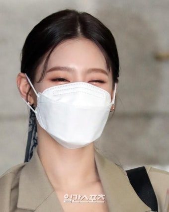 [포토] (여자)아이들 미연 '윙크 결국 실패요'