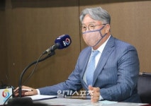[포토]발탁 배경 설명하는 김경문 감독