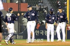 [포토]두산, 준PO 1차전 5대 1로 LG제압