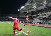 [포토]코로나 이후 국내스포츠 최다관중 입장