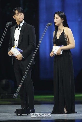 [포토] 이도현,박주현 '58회 백상예술대상 TV부문 신인상 수상자는?'