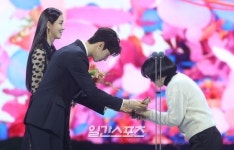 [포토] 차은우-이다희 축하드려요