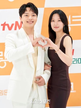[포토] 여진구X문가영 '절묘한 흑백 콘트라스트'