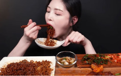 790만 유튜버 문복희, 짜슐랭 먹방에 경악? 하마도 울고갈 놀라운 입 크기