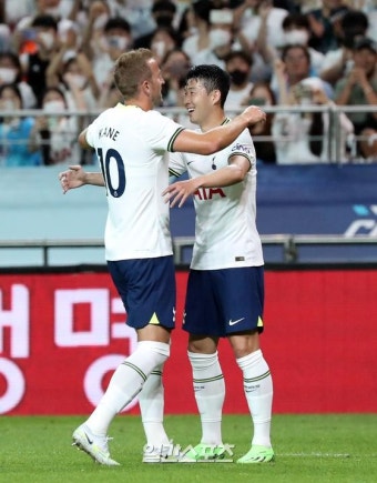 [포토]케인,골넣고 손흥민과 포옹