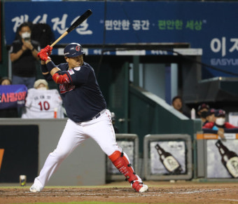 [IS 대전]'은퇴 투어' 이대호 9회 역전 만루포...롯데, 한화에 8-6 대역전승