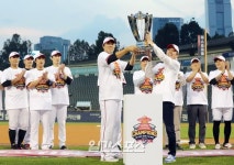 [포토]SSG 우승, 용진이형의 우승 세레머니