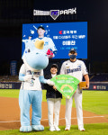 [포토] NC 이용찬, 9월 다섯째 주 조아제약 주간 MVP 수상