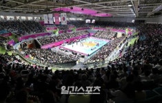 [포토]만원관중으로 뜨거운 흥국생명-도로공사 전