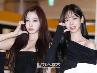 [포토] 에스파 지젤-카리나 '사랑스러운 볼하트'