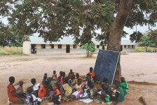 이태석 초등학교 생긴다… ‘부활’ 구수환 감독 “故이 신부와 약속”