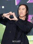[포토] 코요태 빽가 '하트도 시원하게 날리네'