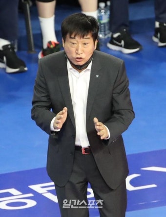 [포토] 선수들 독려하는 김호철 감독