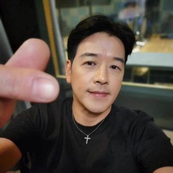 류시원, 일본서 성탄절 맞아 디너쇼 열일! 원조 한류스타의 동안 미모~