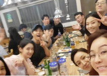 재벌집 막내아들, 송중기 함께한 훈훈한 회식 사진...진양철 회장만 없네?