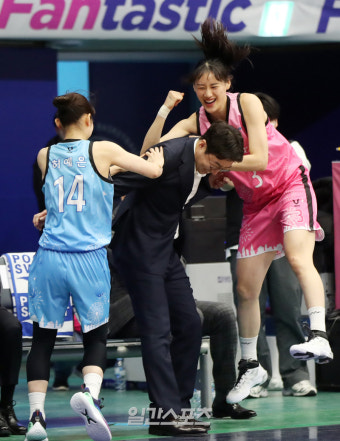 [포토]강이슬 허예은, 감독님도 오늘은 안 무서워