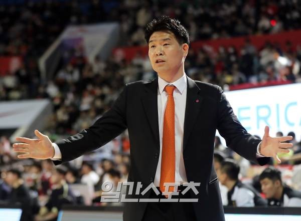 KCC프로농구 챔피언결정전 5차전, LG 세이커스 vs SK 나이츠: 감독 조상현의 지혜로 펼쳐지는 역사적인 결전!
