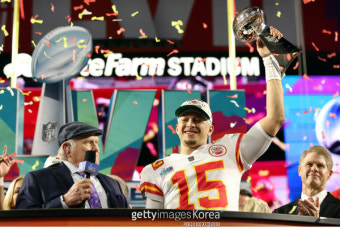 GOAT  향하는 마홈스, 두 번째 슈퍼볼 우승...NFL 최초 대기록까지