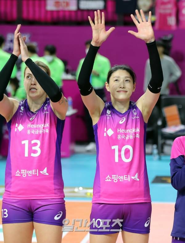 신인 감독 김연경, 흥국생명을 V리그 챔피언으로 이끄다