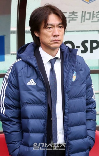 [포토]경기 앞둔 홍명보 감독
