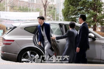 [포토] 친형 횡령 혐의 재판 증인 출석하는 박수홍