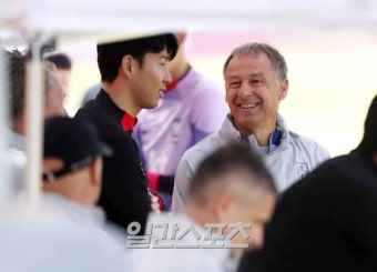 [포토]클린스만 감독, 손흥민 향한 눈빛에 신뢰 가득