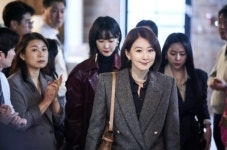 ‘퀸메이커’ 김희애 “제가 나이가 있잖아요..하이힐 신기 힘들어”