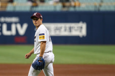 [IS 잠실] 5이닝 3실점 최원태, 5회 고비 못 넘겨 승리 놓쳤다