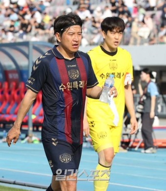 [포토]전반 마치고 들어가는 박주호