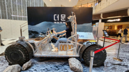 여의도에 달이 떴다! ‘더 문’ 압도적 팝업 스토어 공개