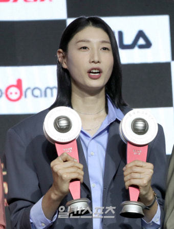 '배구 여제' 김연경, IOC 선수위원 출마 공식화...진종오·이대훈과 경쟁