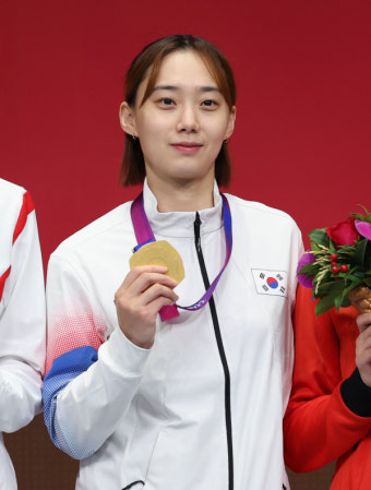 아버지의 반대를 설득한 '윤학길의 딸' 이제는 당당한 사브르 여왕 [항저우 2022]