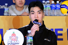 저보단 머리가 조금.. 몽골 선수들의 유창한 디스전, 유쾌한 입담 빛났던 미디어데이