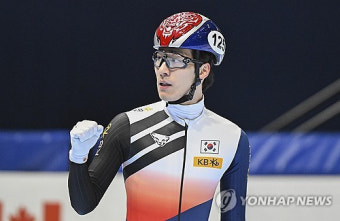 쇼트트랙 황대헌, 월드컵 1차 대회 1500m 금메달…린샤오쥔에 압승