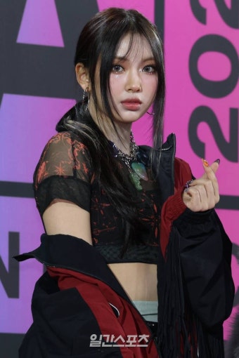 [포토] 뉴진스 혜인, 눈 엄청 큰 고양이