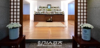 故 이선균 빈소, 삼엄한 경계...유재명‧김성철‧송영규 등 추모 발길 [종합]