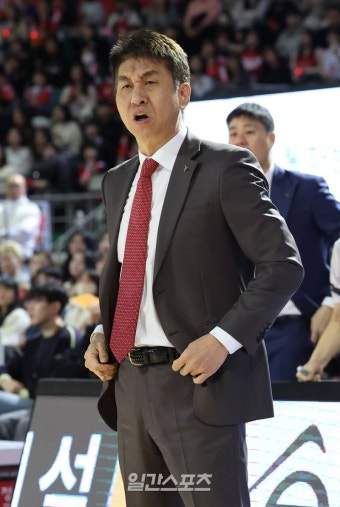 [포토]김상식 감독, 왜 파울을 안 불어?