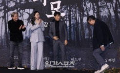 [포토] 장재현 감독 입장에 박수치는 영화 파묘 주역들