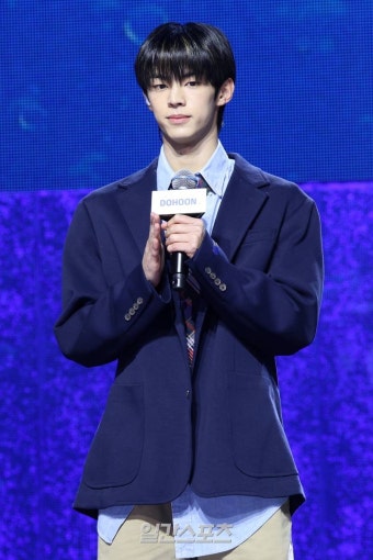 [포토] 인사말 하는 투어스 도훈