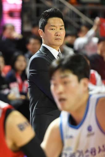[IS 잠실] 니콜슨 33점·9리바운드 ‘맹폭’…한국가스공사의 기세, 2위 SK마저 잡았다