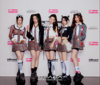 [IS포커스] 뉴진스, 또 최초…‘2024 빌보드 위민 인 뮤직’ 올해의 그룹상 수상