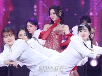[포토] 홍지윤, 끼 폭발 무대