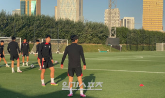 [IS 도하] ‘주장’ 손흥민, 동료들과 티격태격…4강전 준비도 파이팅 넘치게