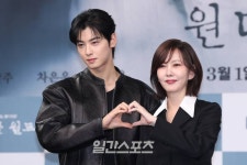 [포토] 차은우-김남주, 서로 만드는 하트