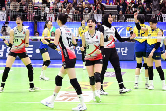 정관장 6연승 돌풍, PO 직행 보인다…선두 현대건설에 3-2 짜릿한 역전승