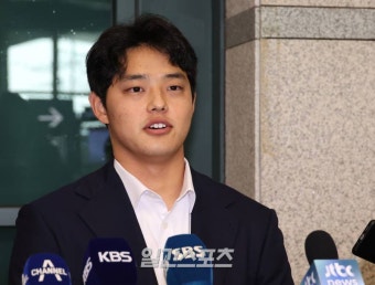 [IS 포커스] “직구처럼 던져야”…’160’ 문동주는 체인지업 장착 중