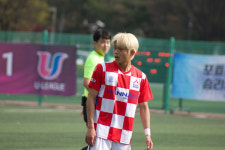 [IS 인터뷰] ‘금발’ 휘날리며 대학 평정한 김동진, “K리그서 증명하고 탈색할게요”