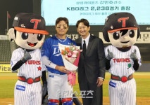 [포토]강민호, KBO역대 최다 경기출장기록 달성